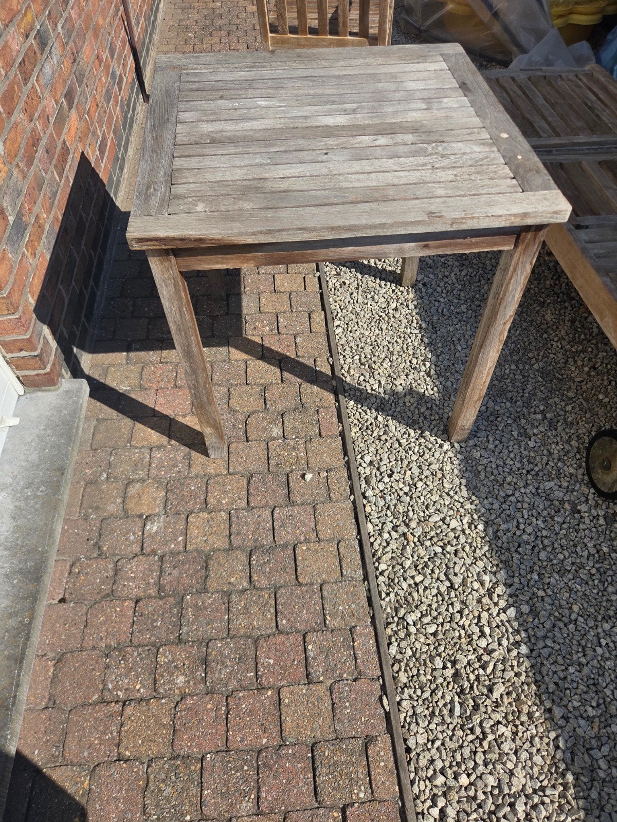teaken ligbed, schommelstoel en tafel, Ophalen