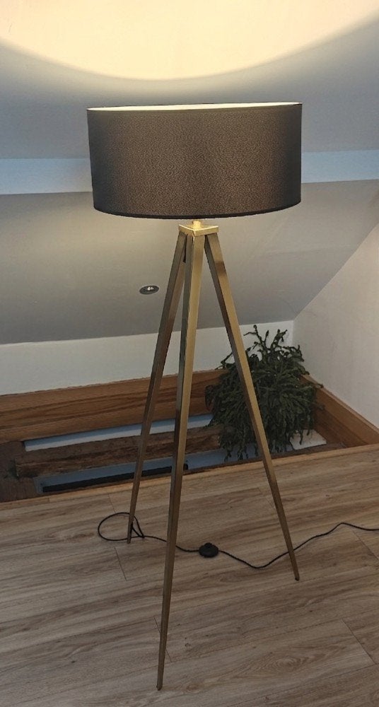 Lampadaire trépied noir, Maison & Meubles, Lampes | Lampadaires, Métal