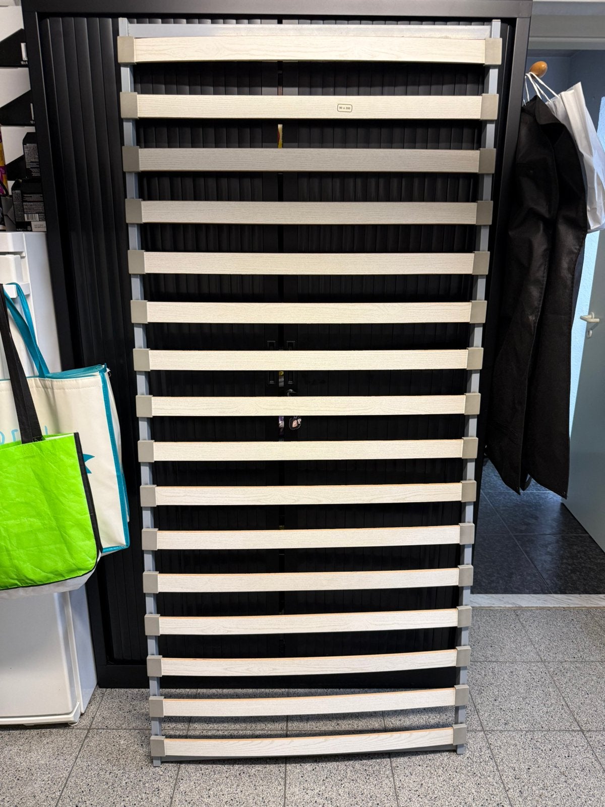 Boxspring 90x200 - Staat in nikkel, Ophalen, Zo goed als nieuw, Bedbodem