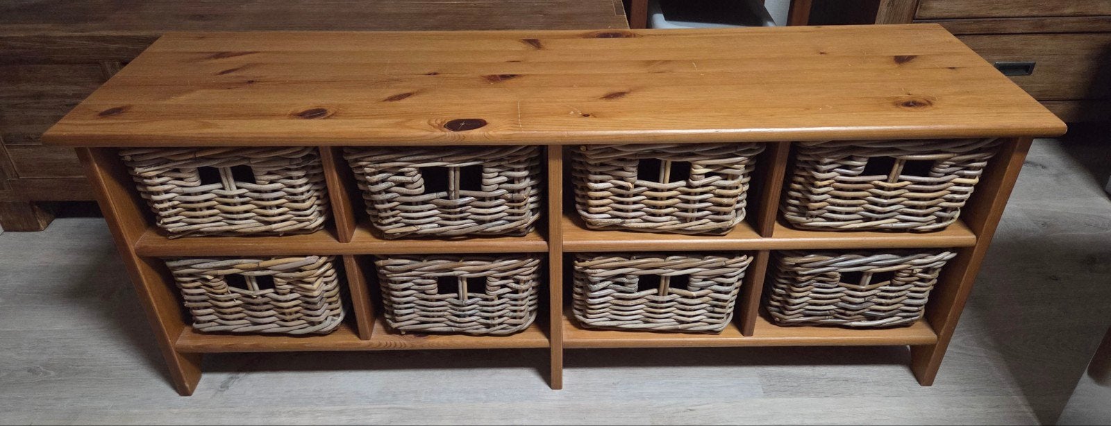 Lage kast met rieten mandjes., Enlèvement