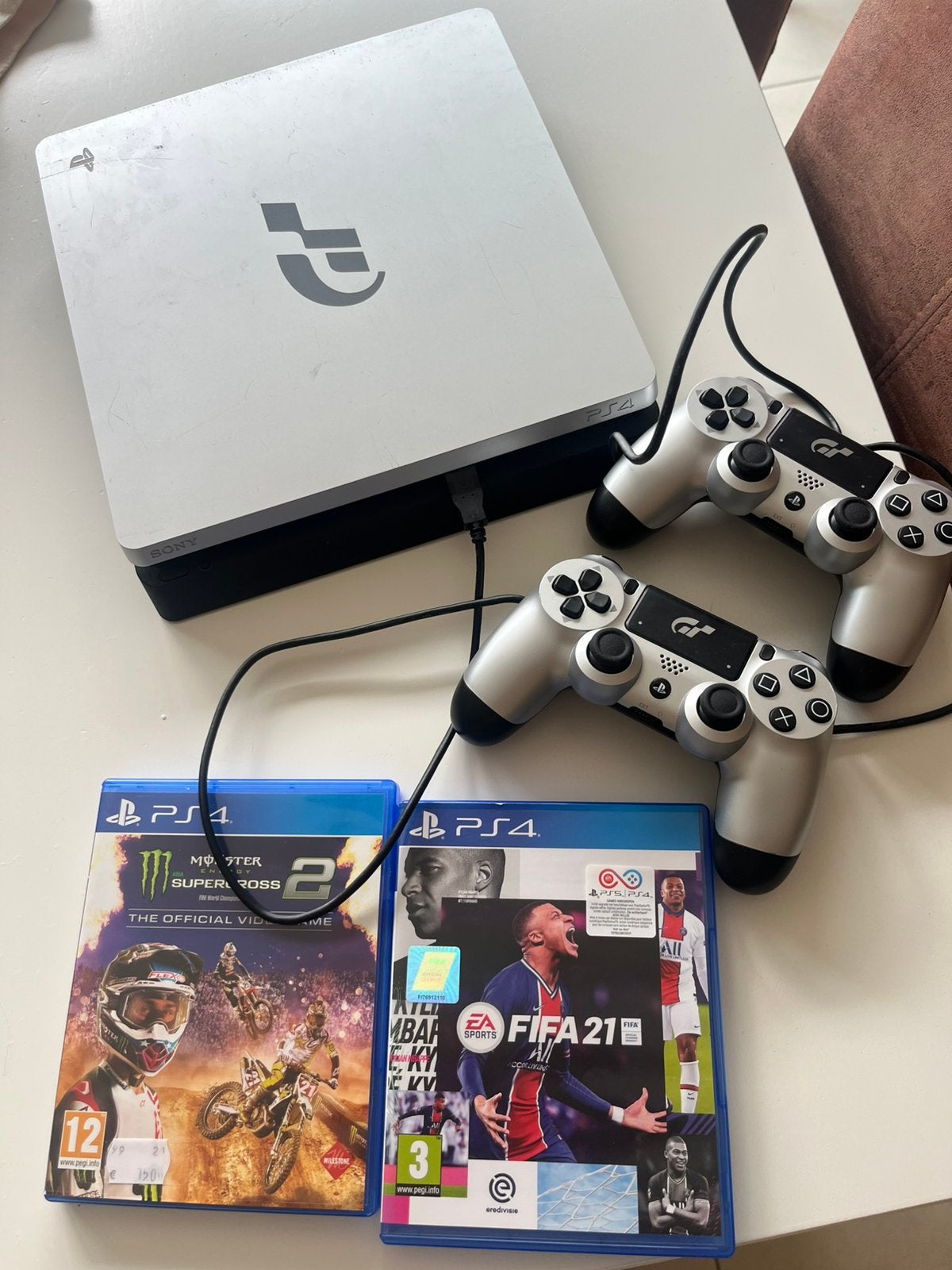 PS 4 GT versie, Games en Spelcomputers, Spelcomputers | Sony PlayStation 4, Ophalen of Verzenden, Zo goed als nieuw