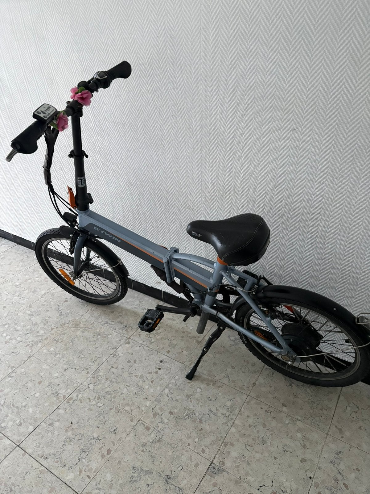btwin kleur licht blauw met grijs en orangje, Ophalen, Zo goed als nieuw