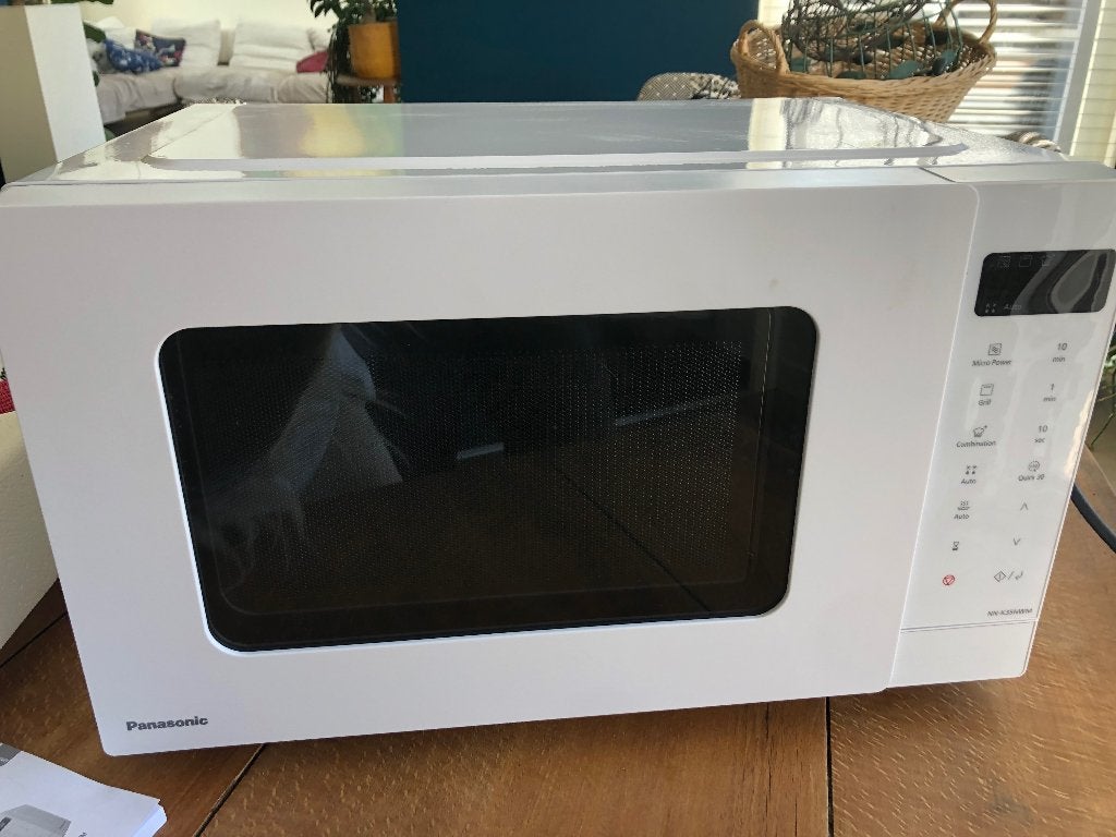 Microgolfoven met grill Panasonic NN-K35NWMEPG, Microgolfoven, Grill, Ophalen of Verzenden, Zo goed als nieuw