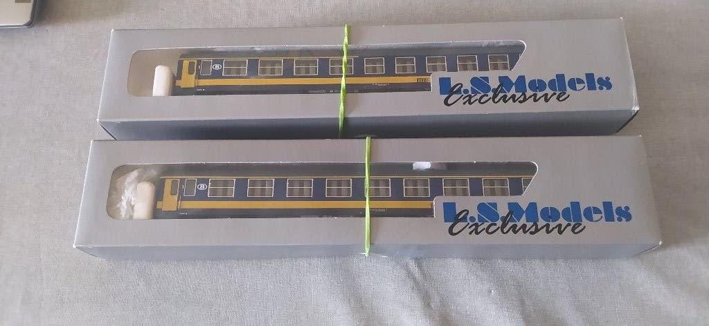 Benelux rijtuigen I4 1ste en 1/2de klasse, Hobby & Loisirs créatifs, Trains miniatures | HO, Autres marques, Wagon, Comme neuf