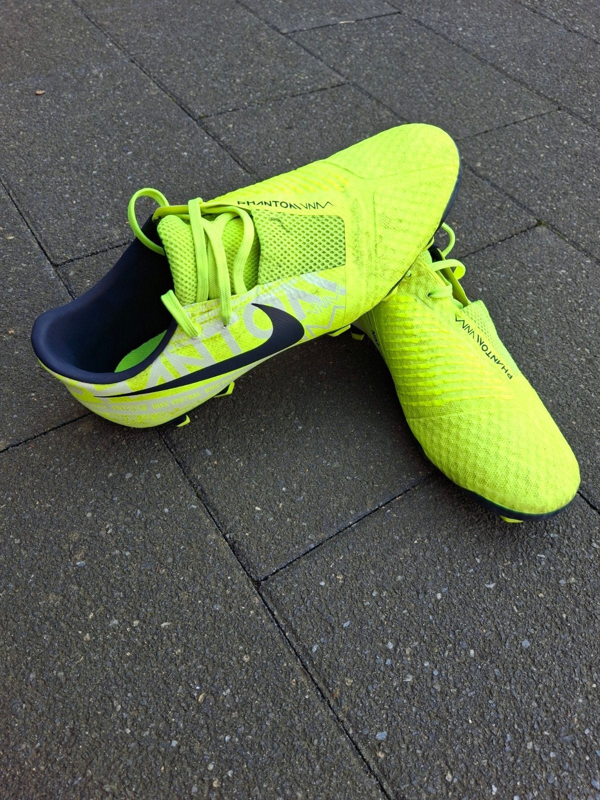 Voetbalschoenen, Ophalen