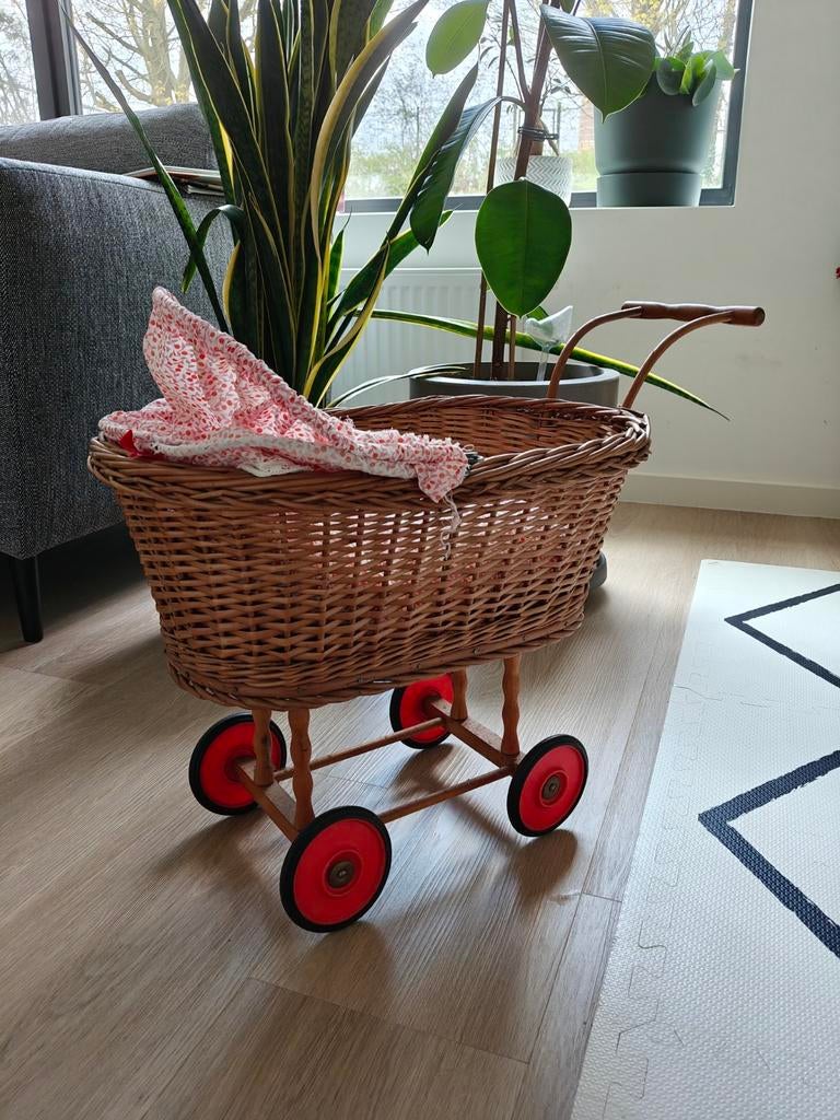 Vintage rieten poppen wagentje, Ophalen