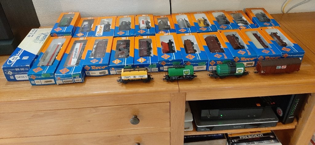 Locomotive Roco BR 80 + 22 + 4 wagons de marchandises, Ophalen of Verzenden, Zo goed als nieuw, Locomotief, Roco