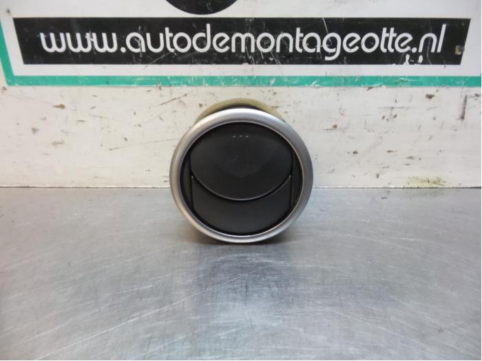 Luchtrooster Dashboard van een Mazda 3 (3 03-), Gebruikt, -, -, Ophalen of Verzenden