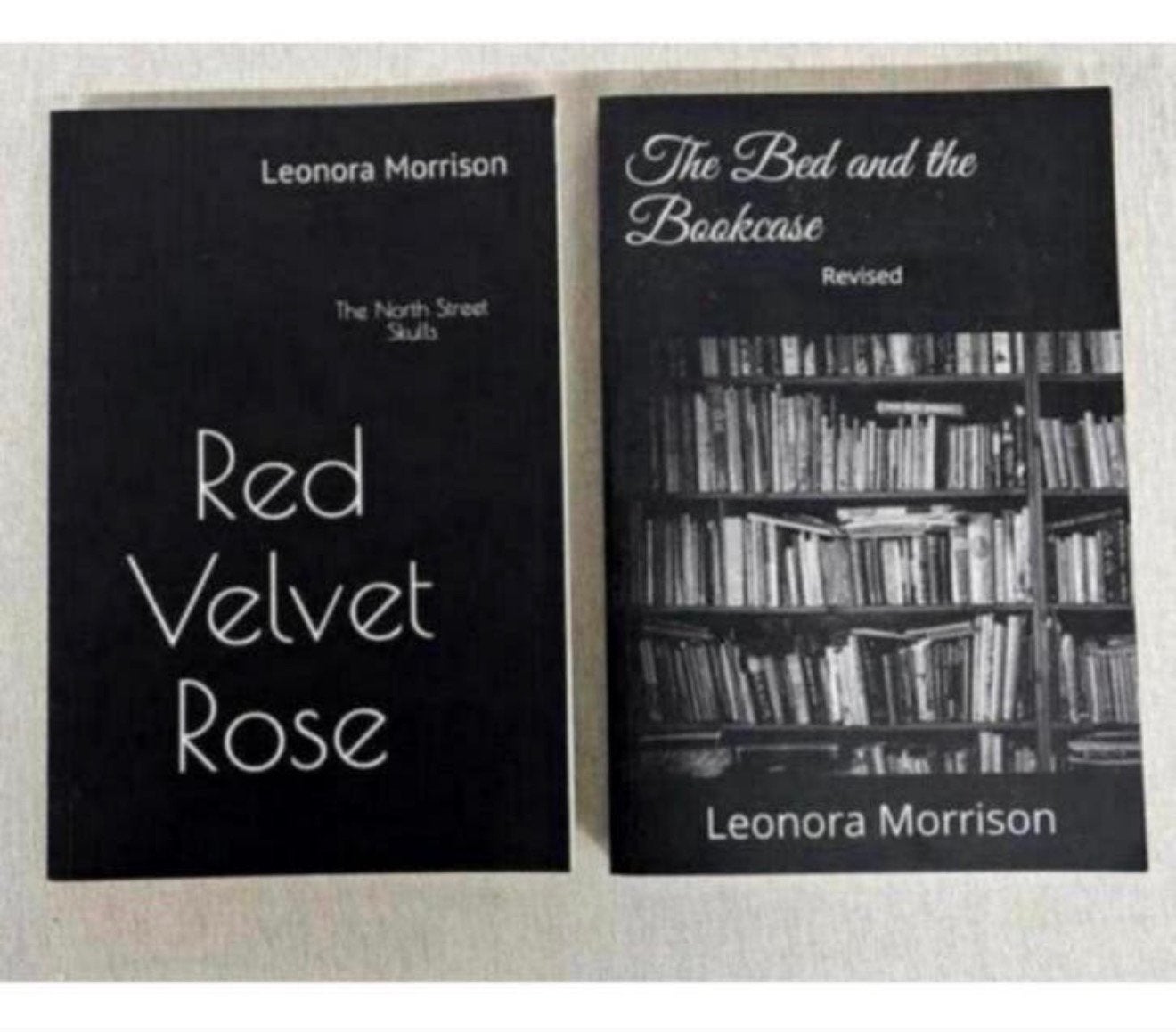 Leonora Morrison 2 + HANDTEKENING red velvet rose bed SIGNED, Ophalen of Verzenden, Zo goed als nieuw, Boek, Tijdschrift of Artikel