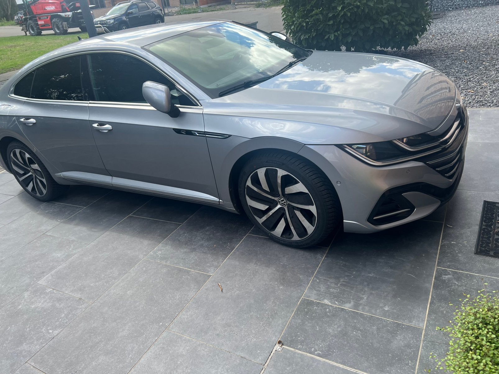 VW Arteon 2.0 TDi SCR R-Line Business Premium DSG, Auto's, Automaat, Dealer onderhouden, Arteon, Alcantara