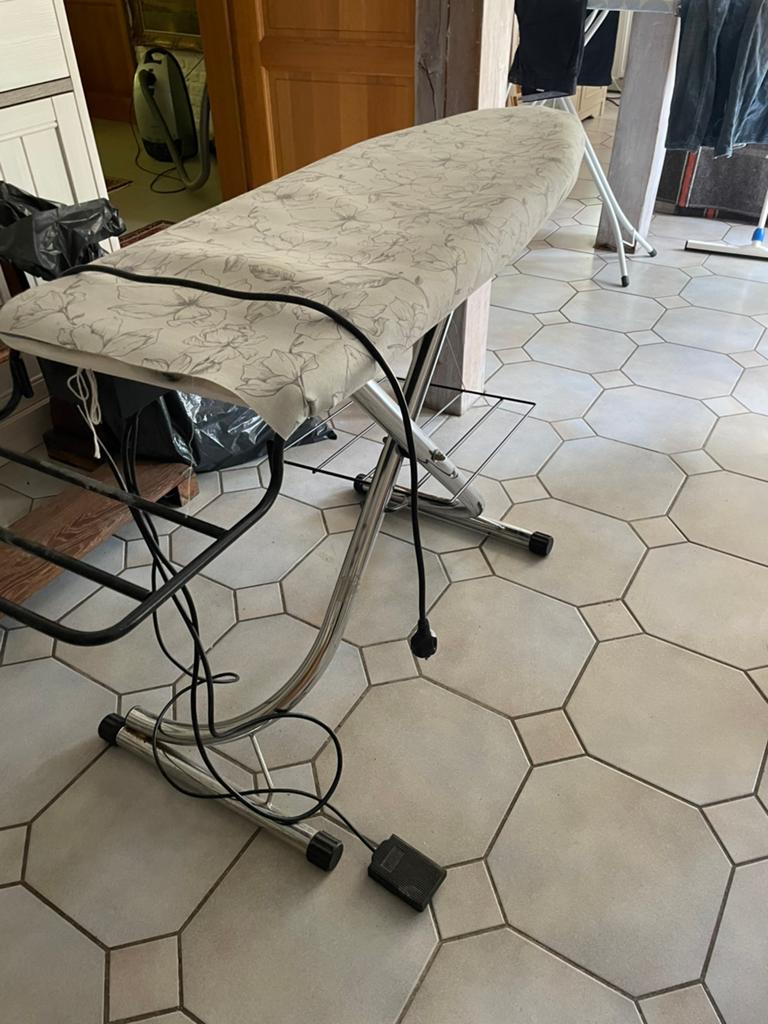 Elektrische strijkplank, Huis en Inrichting, Ophalen of Verzenden, Gebruikt