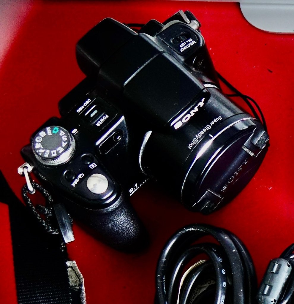 Sony H50 Bridge camera,goede staat met geheugenkaartjes, Zonnekap, Ophalen of Verzenden, Sony, 8 keer of meer