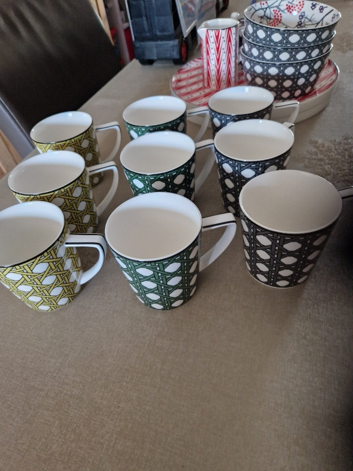 9 mugs conçus pour vivre, Enlèvement