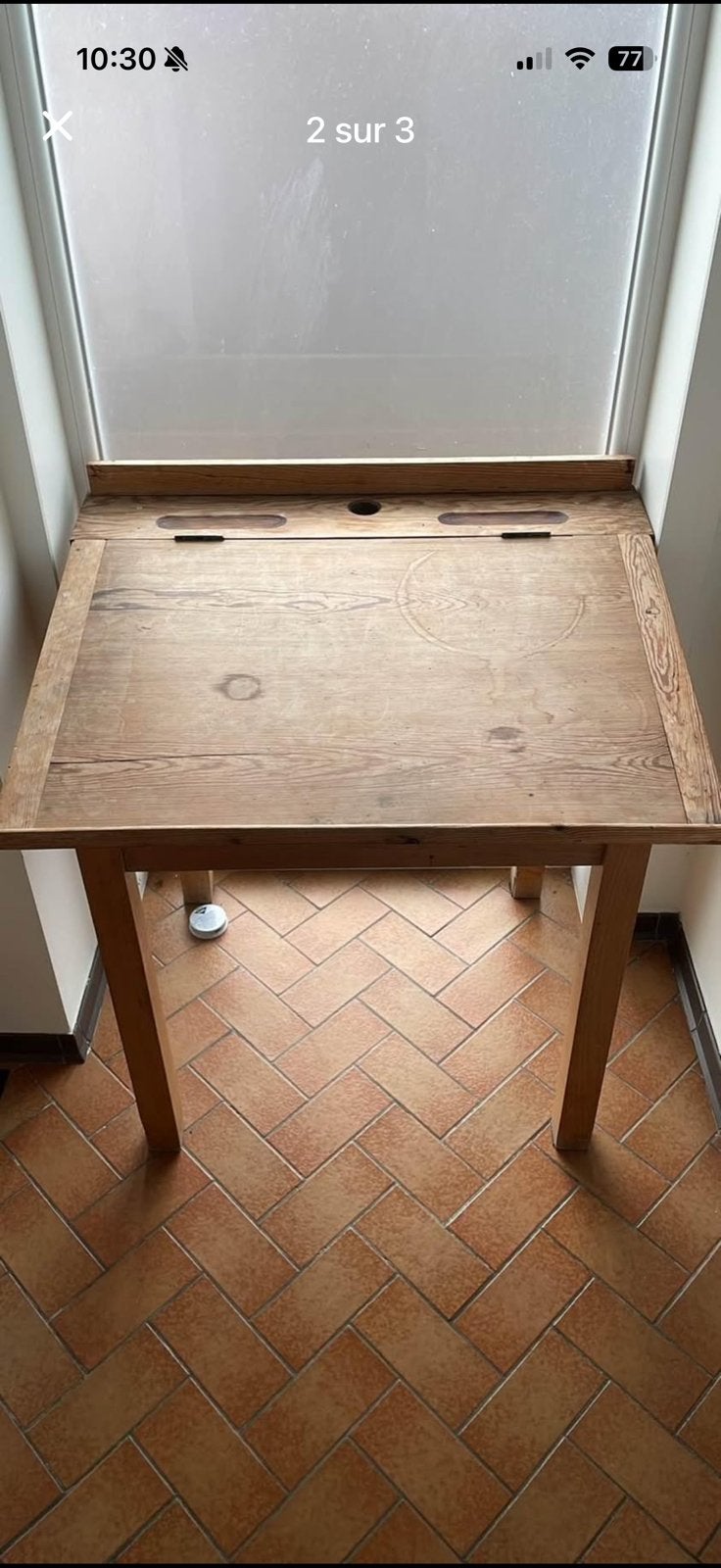 Ancien bureau d'écolier vintage en bois brut – Pupitre rétro, Enlèvement, Utilisé