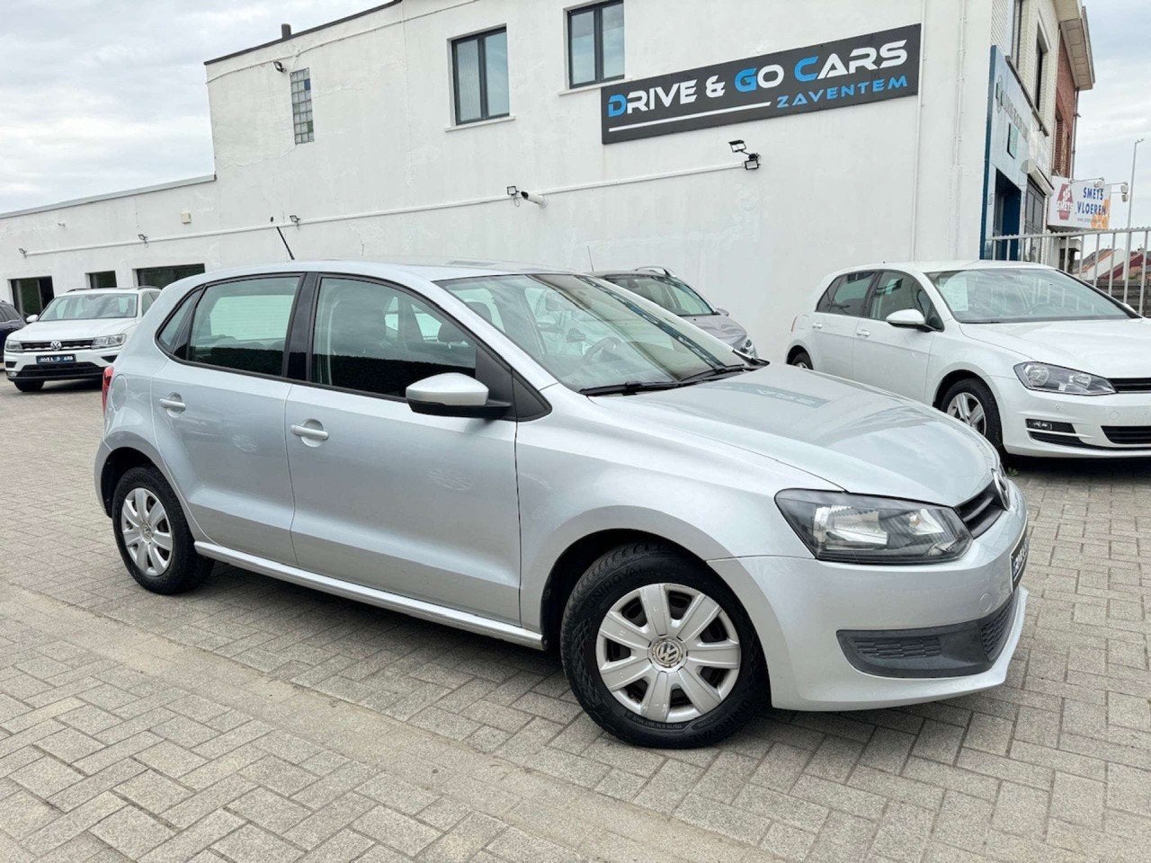 Volkswagen Polo 1.2i Benzine - Airco * 1 JAAR GARANTIE * !, Auto's, Voorwielaandrijving, Euro 5, Stof, Zwart