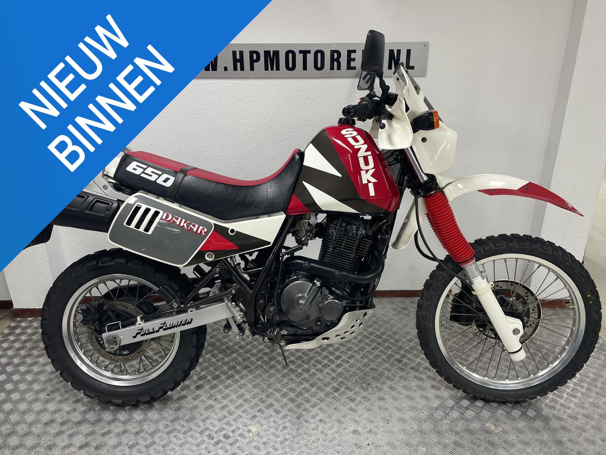 Suzuki DR 650 R S RS DAKAR LIMITED EDITION BOVAGGARANTIE, Motoren, Motoren | Suzuki, 641 cc, Toermotor, Lange Dreef 12
4131 NH  Vianen, NL