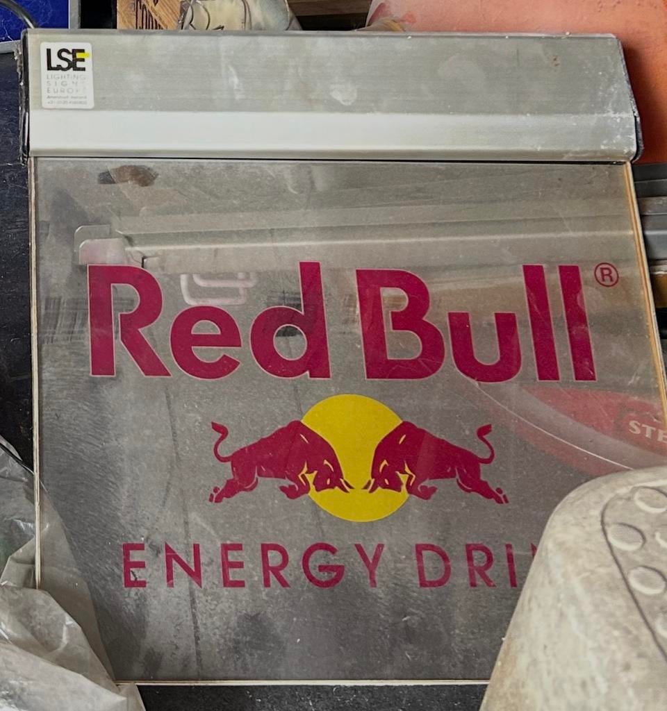 Lichtbord RedBull, Ophalen