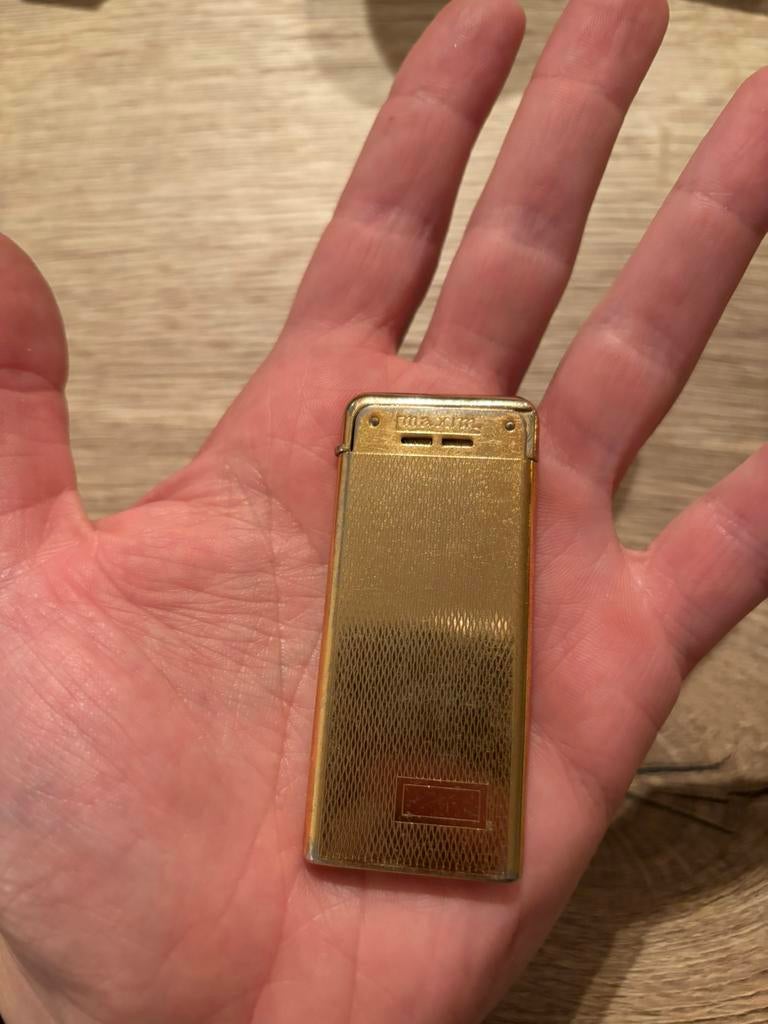 Vintage smalle gouden card lighter – Maxim (5 mm), Ophalen, Gebruikt, Aansteker