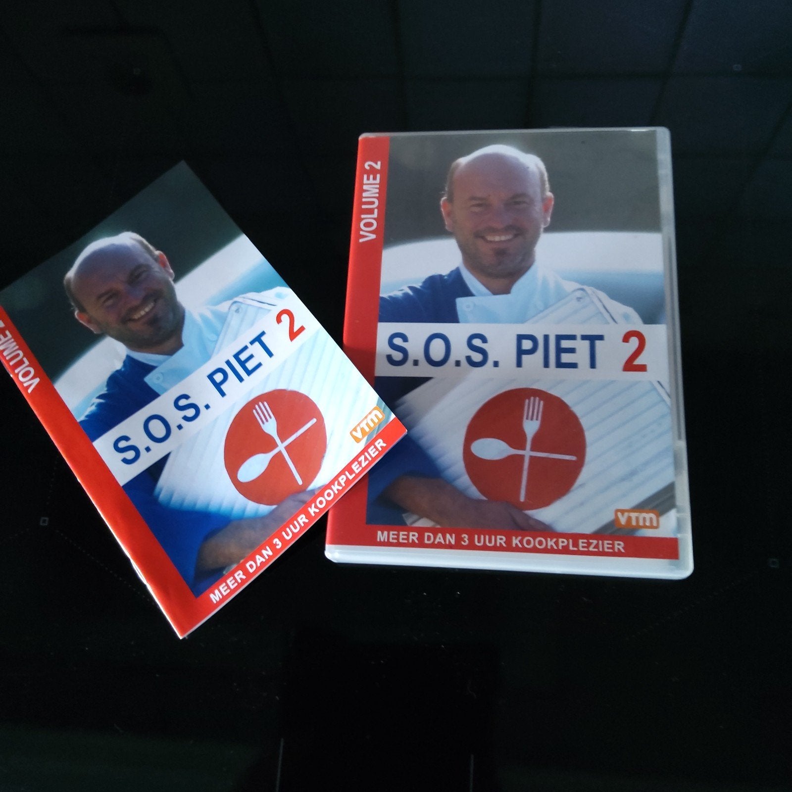 S.O.S. Piet 2: DVD met receptenboekje. 200 minuten., Ophalen of Verzenden, Zo goed als nieuw