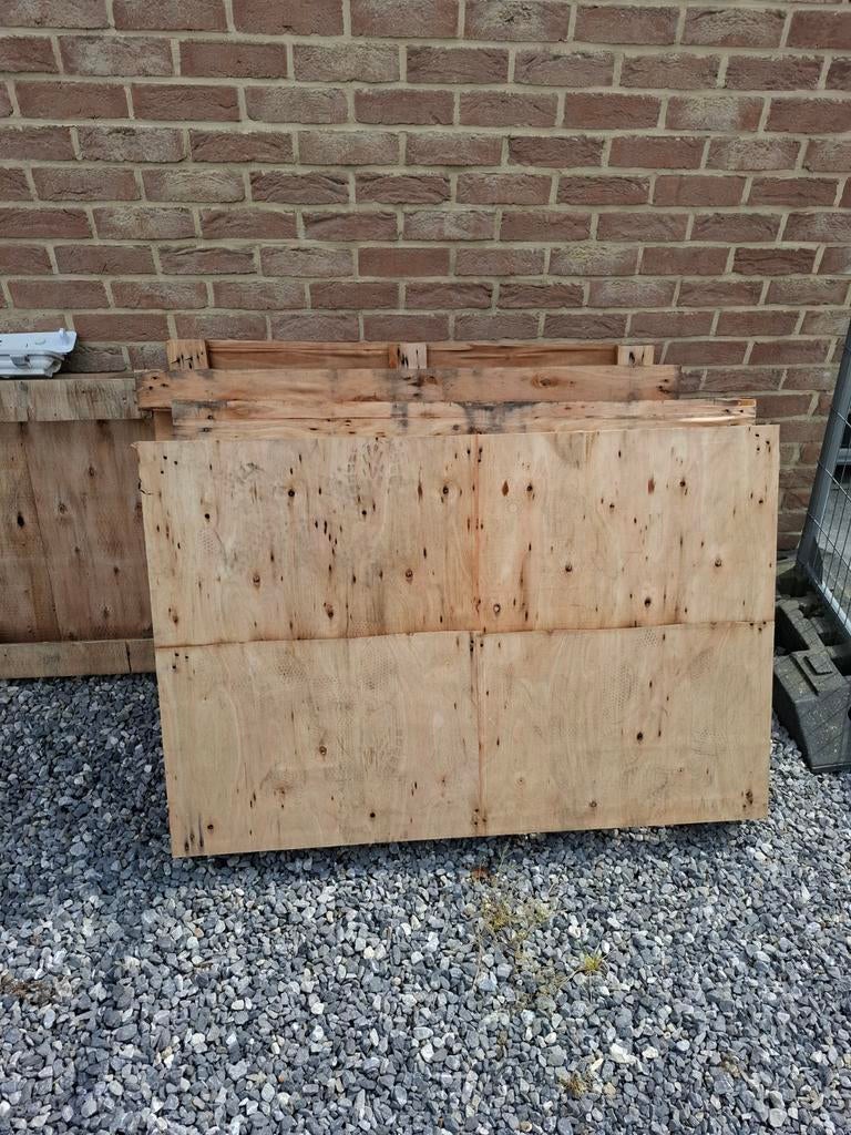 A donner 5 palettes une grande et 4 normales, Enlèvement