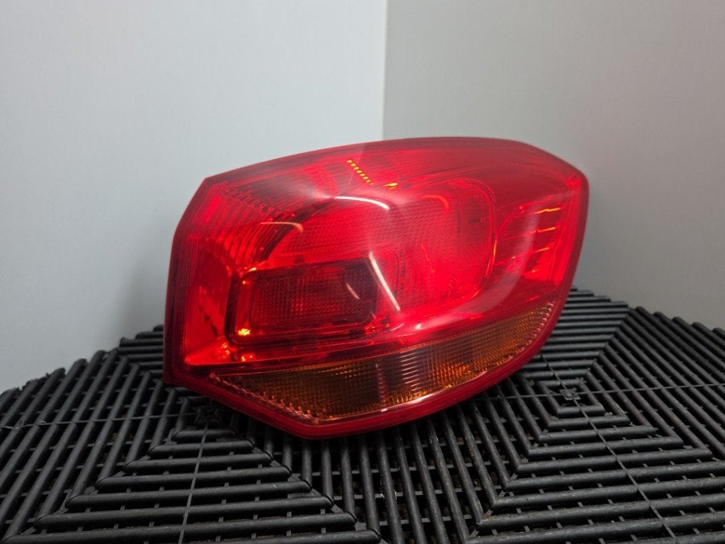 FEU ARRIÈRE DROIT Astra J Sports Tourer (PD8 / PE8 / PF8), Opel, Opel Automobile GmbH, Utilisé, Kontakt-opel@opel.com
