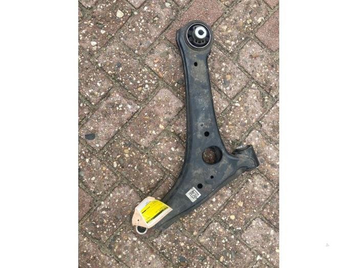 Draagarm rechts-voor van een Mercedes Sprinter, Gebruikt, -, Ophalen of Verzenden, -