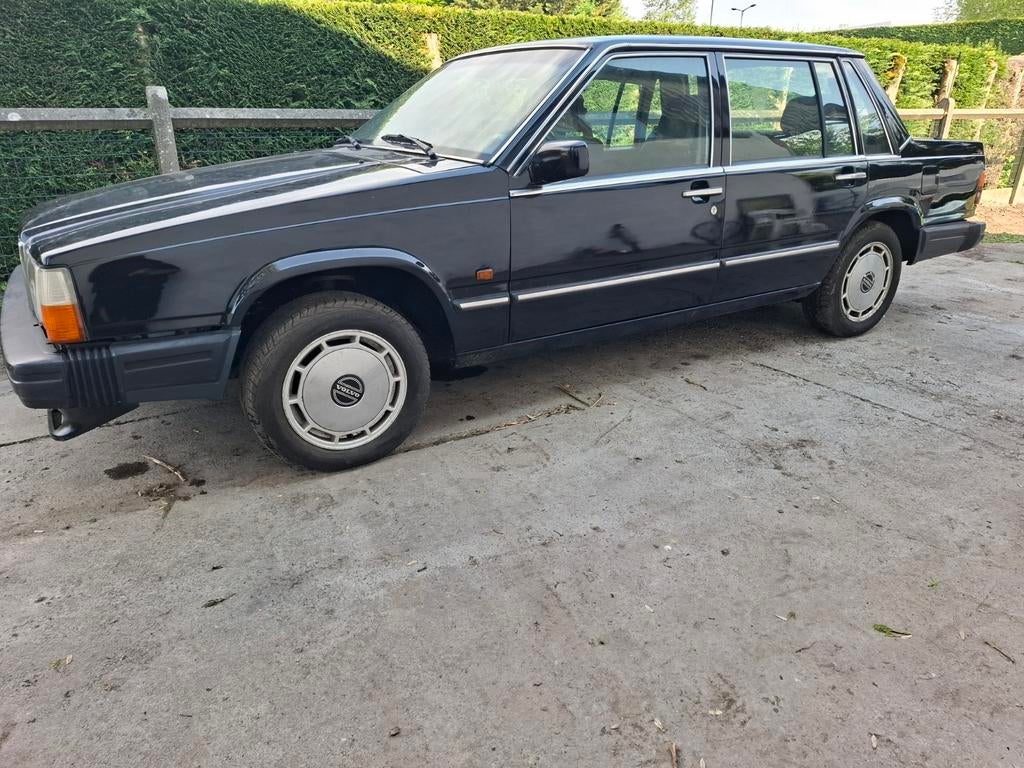 Volvo 760 TURBO INTERCOOLER BENZINE, 4 deurs, Beige, 4 cilinders, Zwart