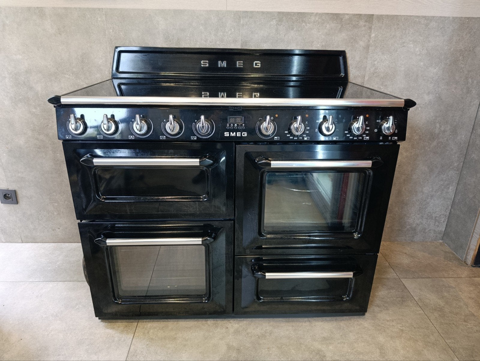 Piano de cuisson à induction SMEG TR4110IBL2 (Binche), Electroménager, Enlèvement, Électrique