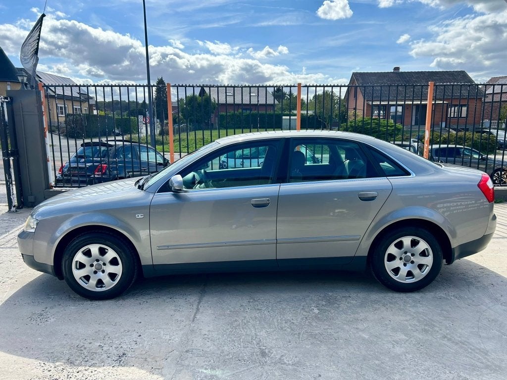 Audi a4 berlinne ** 88.000km ** essence **, Autos, Argent ou Gris, Achat, 5 portes, 1200 kg