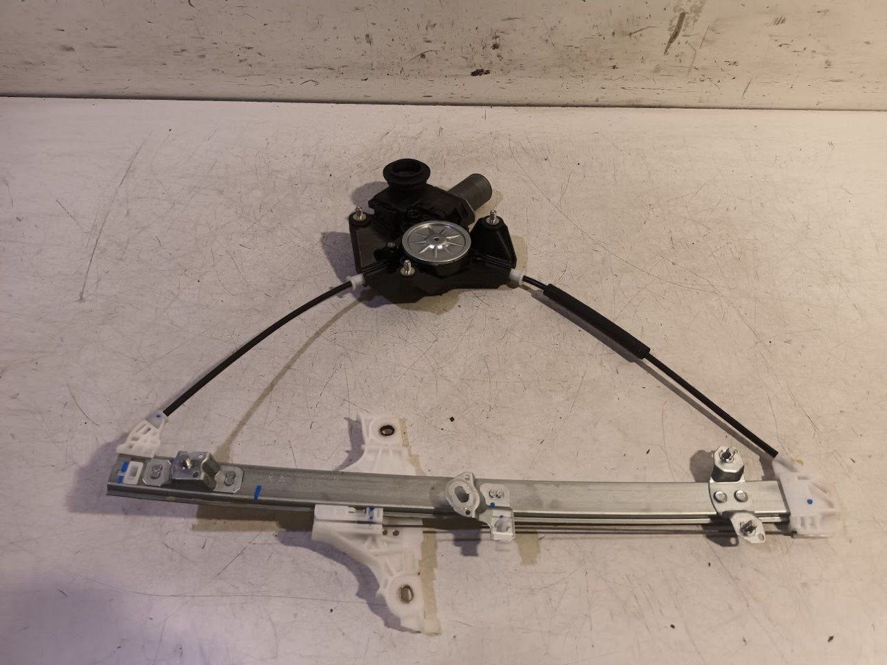 Raammechaniek elektrisch rechts achter Toyota Yaris, Onderdelen@venauto.nl, Van der Ven Autorecycling B.V., Gebruikt, Ettenseweg 76, 4706 PB Roosendaal, The Netherlands