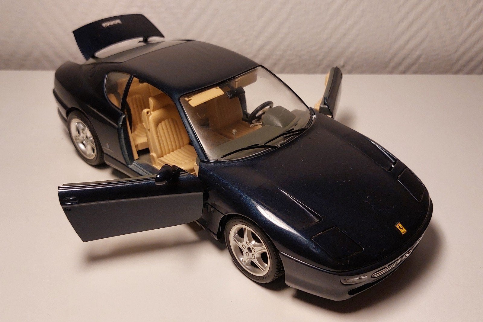 Burago Ferrari 456 GT 1992 bleu foncé métallisé 1/18., Hobby & Loisirs créatifs, Voitures miniatures | 1:18, Enlèvement ou Envoi
