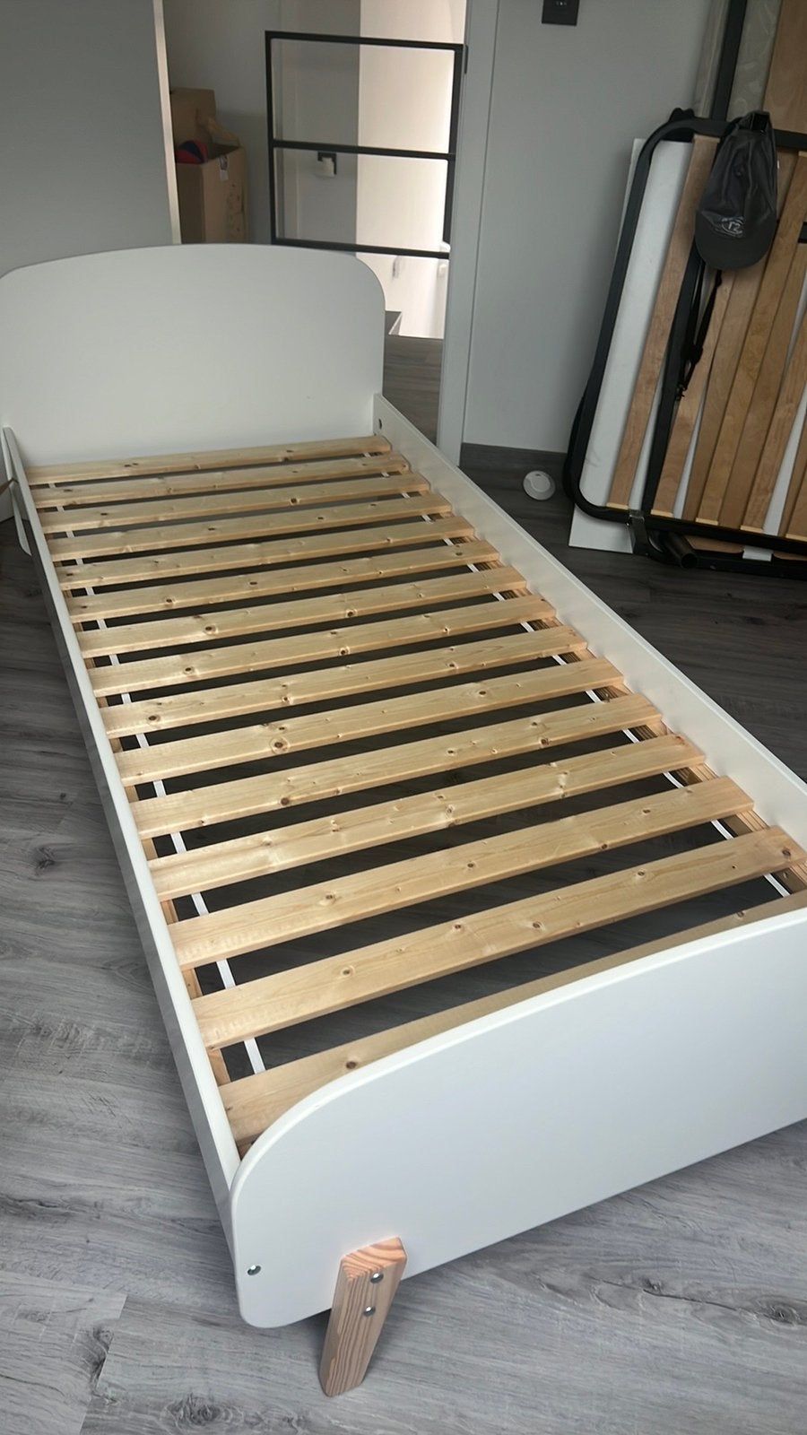 Bedframe 90x200 met lattenbodem, Kinderen en Baby's, Kinderkamer | Bedden, Ophalen, 85 tot 100 cm, Zo goed als nieuw, Lattenbodem