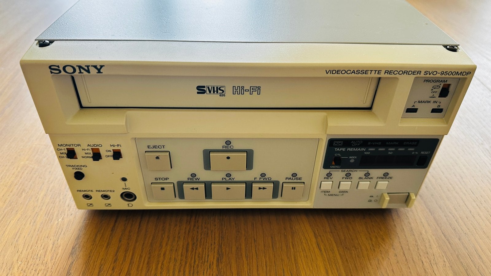 SONY S-VHS HI-FI SVO-9500MDP, TV, Hi-fi & Vidéo, Enlèvement, Ne fonctionne pas