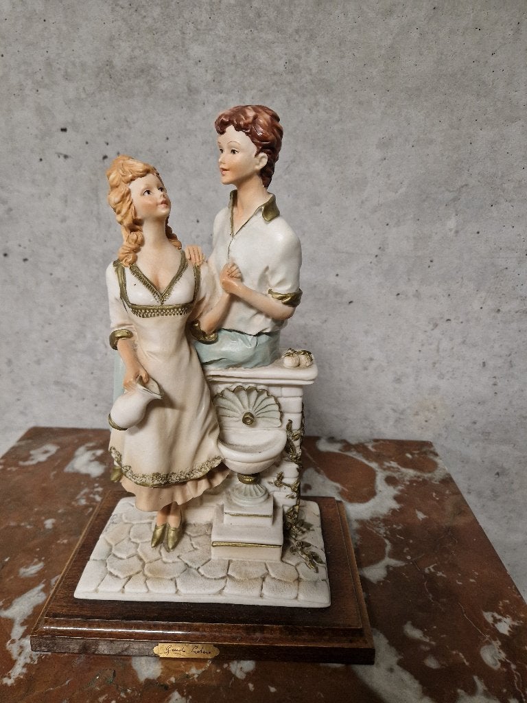 Beeldje van een romantisch koppel, Ophalen, Zo goed als nieuw, Mens