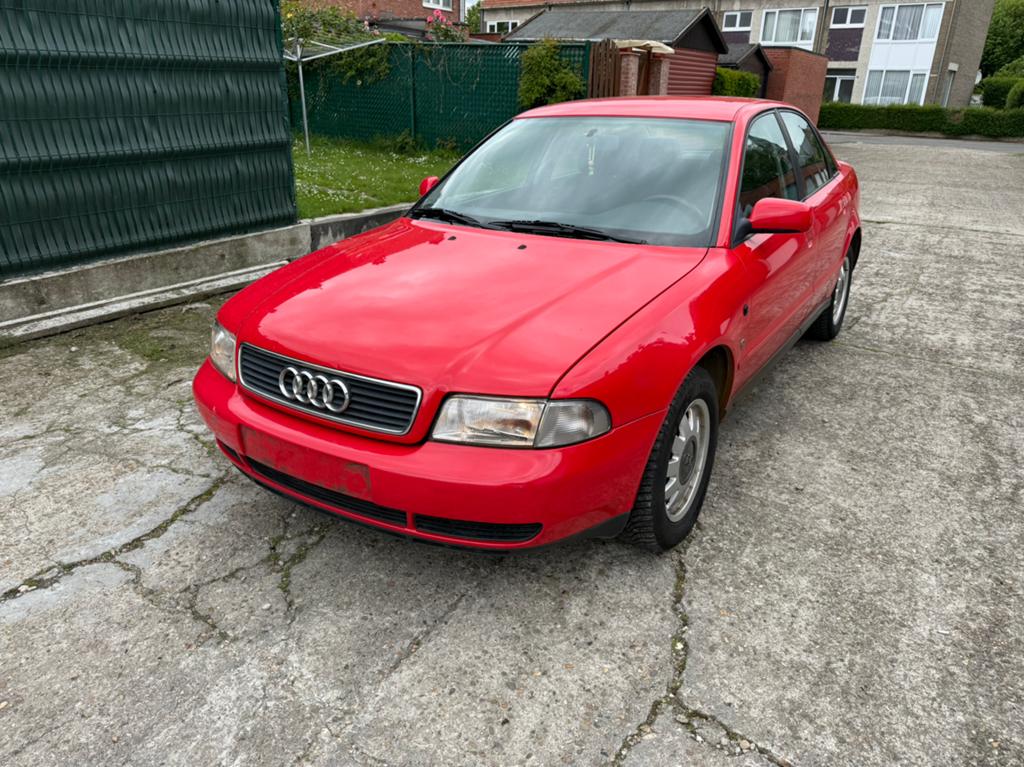 Audi A4 1.9tdi S line Oldtimer, Autos, Audi, Entreprise, A4, Bluetooth, Diesel, Euro 2, Berline, 5 portes, Boîte manuelle, Rouge