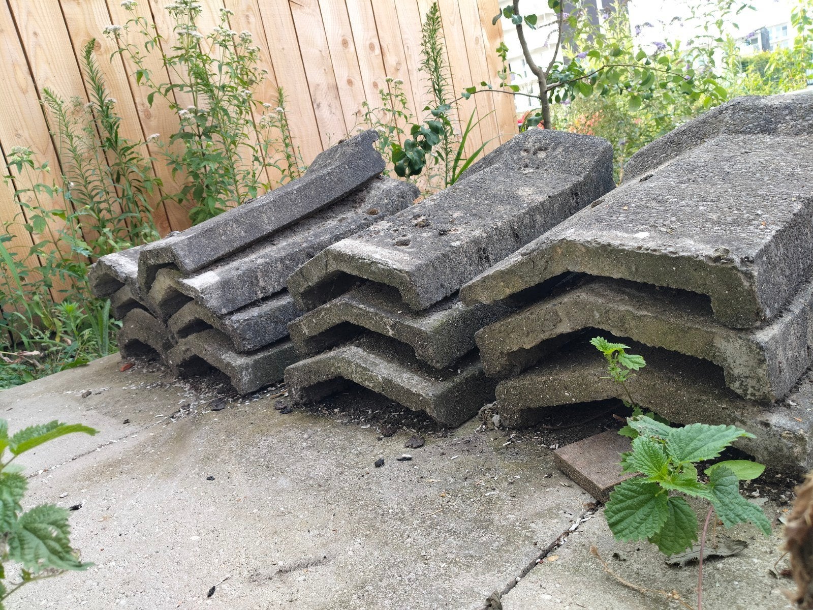 Deksteen 13 stuks muurkap betonsteen dubbel hellend, Doe-het-zelf en Bouw, Gebruikt, Steen of Klei, Minder dan 5 m², Grijs