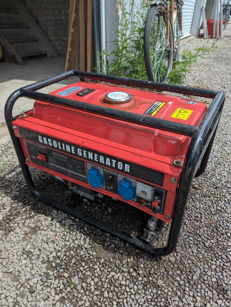 Generator 2,5 kW 230V, Bricolage & Construction, Générateurs, Utilisé, Essence, Moins de 5 kVA, Enlèvement