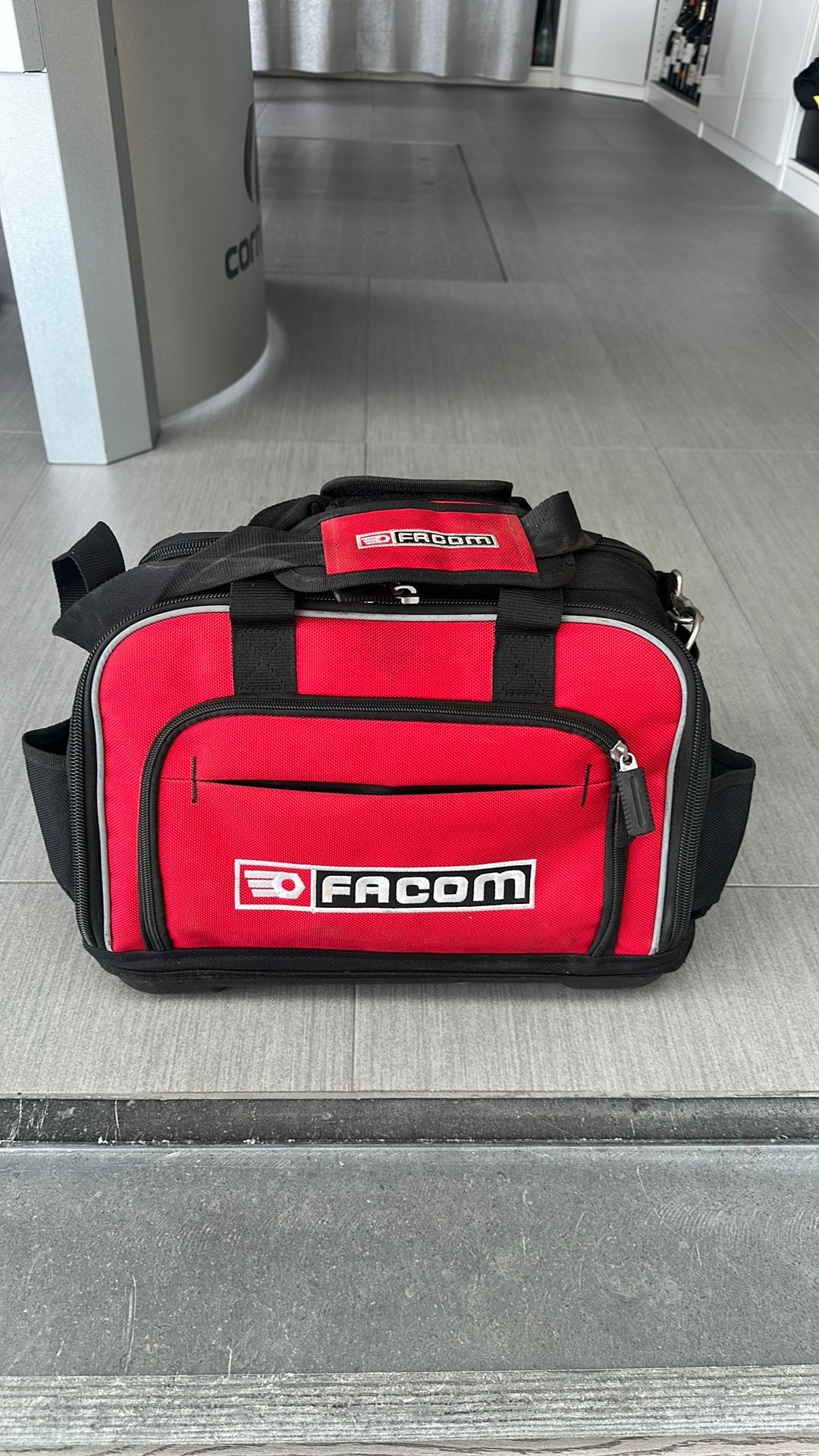 Sac Facom, Enlèvement, Utilisé