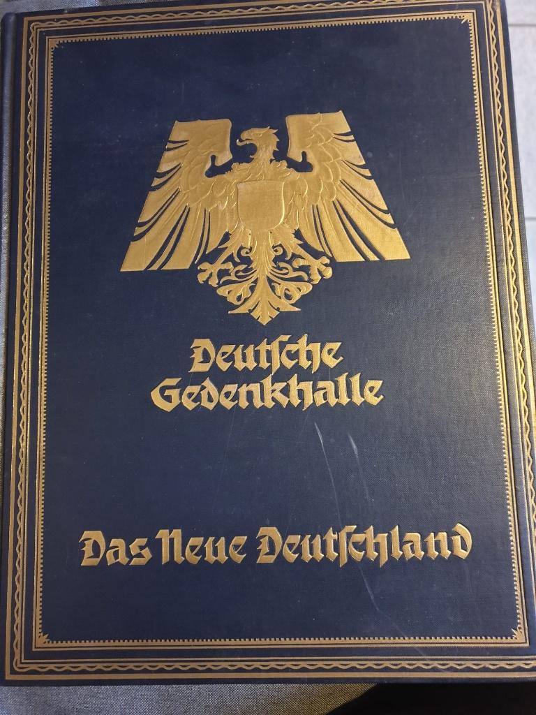 BOEK DEUTSCHE GEDENKHALLE – DAS NEUE DEUTSCHLAND, Boeken, Geschiedenis | Wereld, Zo goed als nieuw, Ophalen