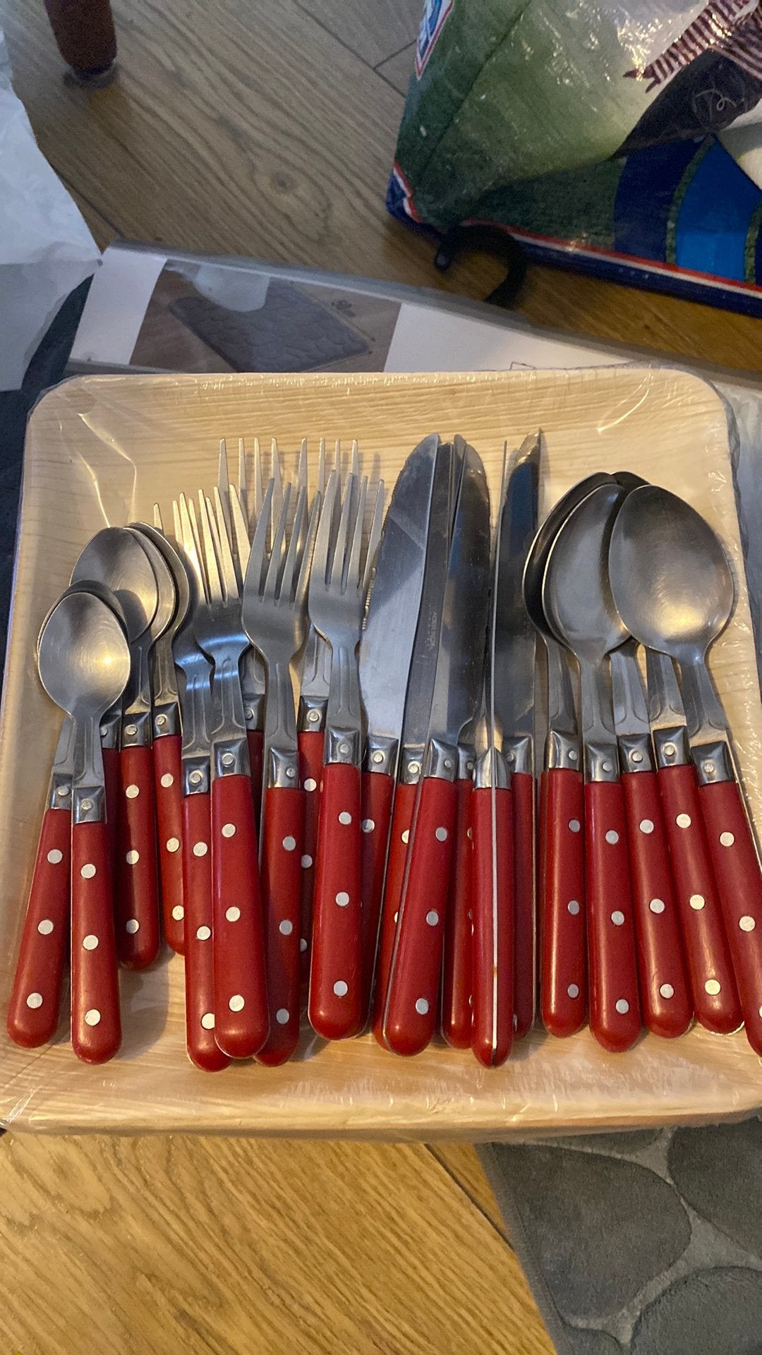 Set de couverts de table rouge en acier inoxydable, Maison & Meubles, Enlèvement ou Envoi, Comme neuf, Set de couverts