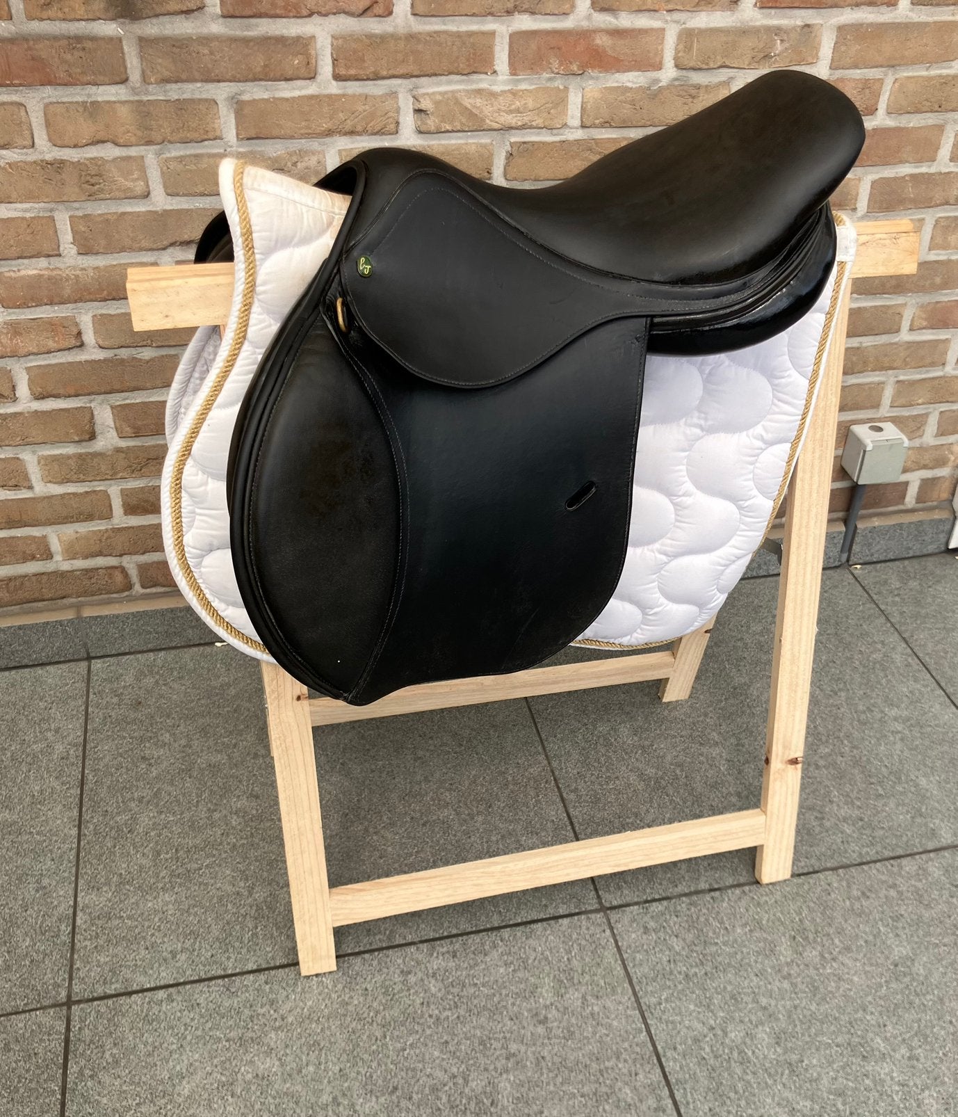Springzadel LJ 17 inch, Ophalen of Verzenden, Zo goed als nieuw, Zwart