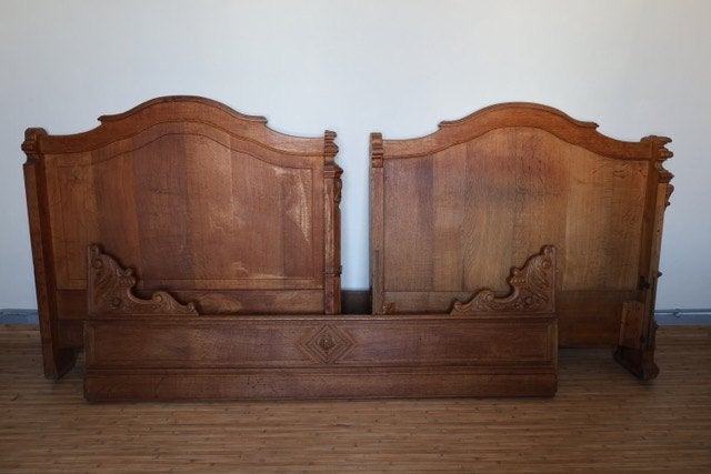 antiek bed, Enlèvement