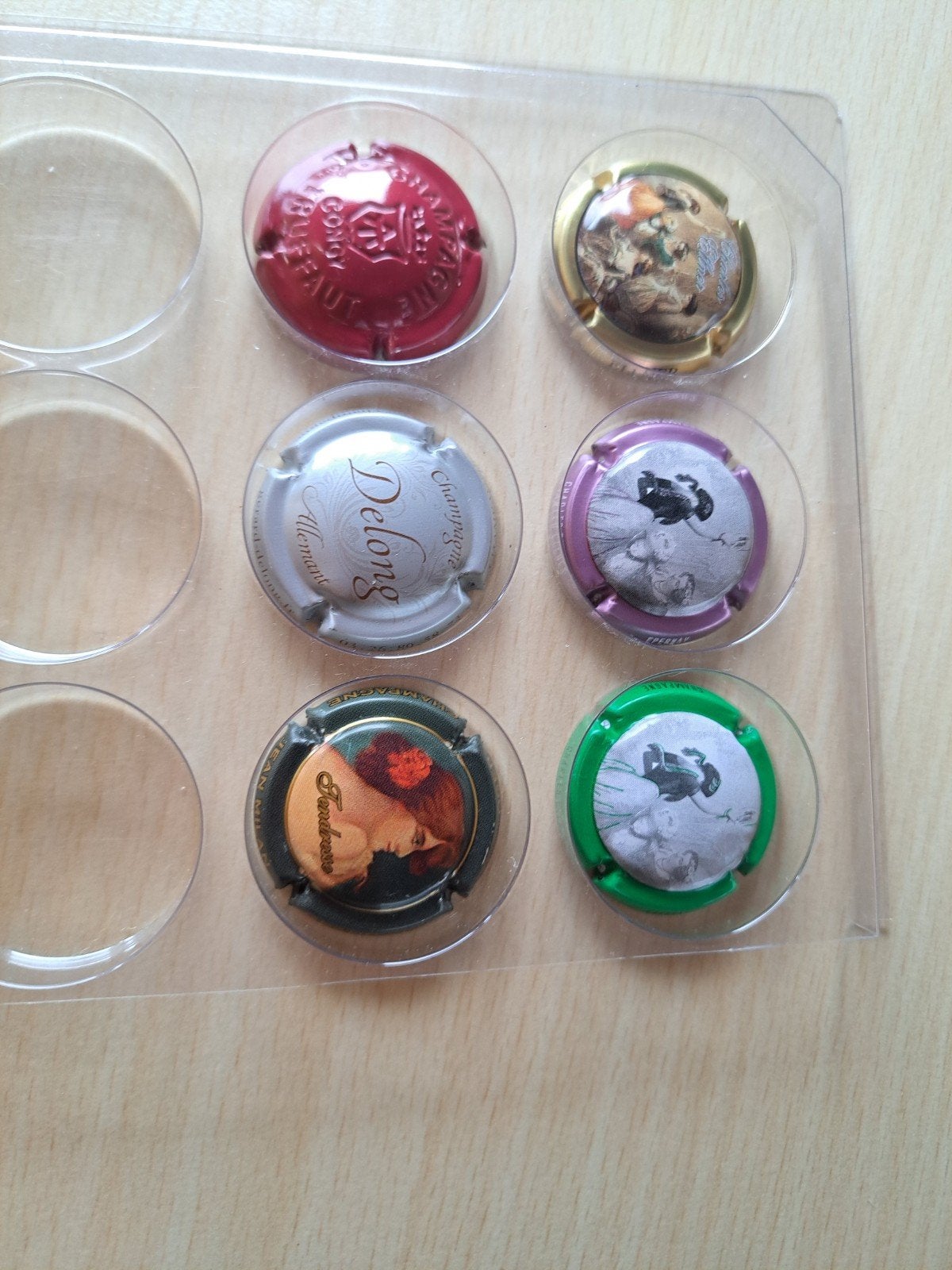 Capsules de champagne, Envoi