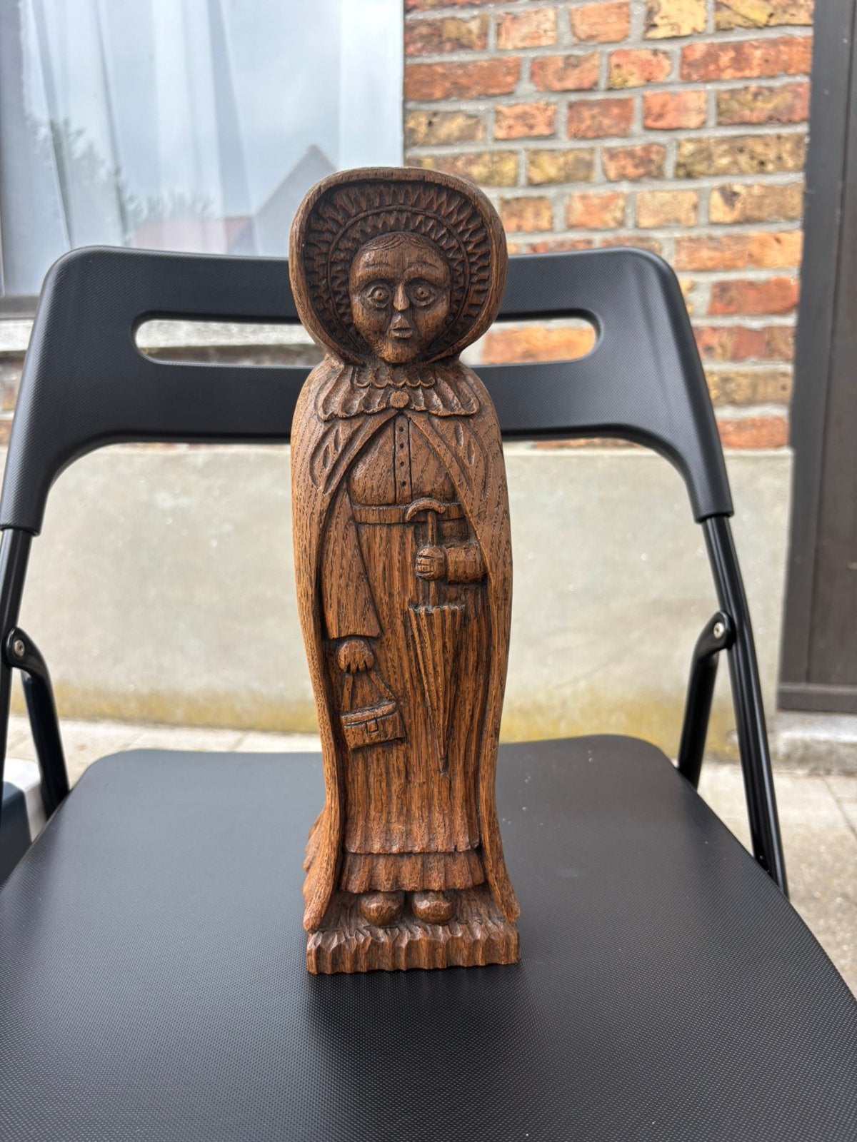 Houten dame, Ophalen, Beeld