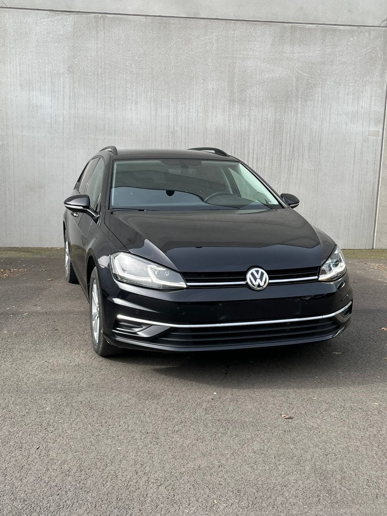 VOLKSWAGEN GOLF VARIANT / LEDER / PARKSENS / CAMERA, Auto's, Volkswagen, Voorwielaandrijving, 1300 kg, https://public.car-pass.be/vhr/e1f3d823-627f-44e4-b86a-317095c6c34b
