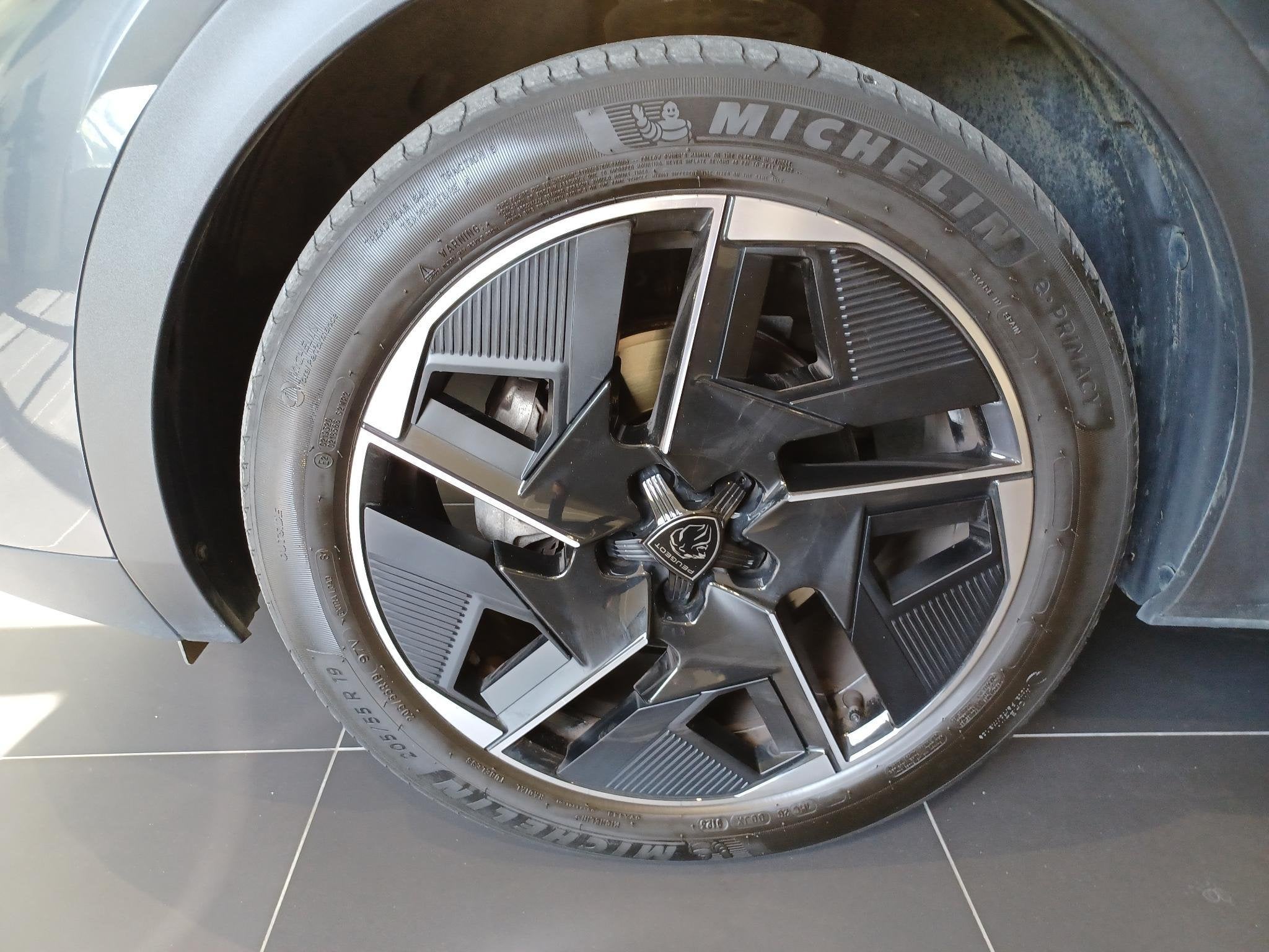 Peugeot 408 1.2 PureTech 130 S&S EAT8 GT (automatique), Autos, Peugeot, Argent ou Gris, Euro 6, Entreprise, Carnet d'entretien