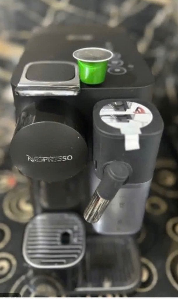 machine à café Nespresso De’Longhi Lattissima, Electroménager, Machine à espresso, Réservoir d'eau amovible, Dosettes et capsules de café