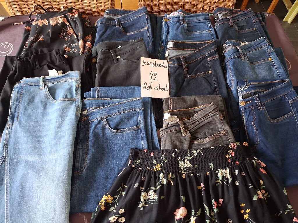 Blousjes, kleedjes, jeansbroeken-rokken enz, Kleding | Dames, Broeken en Pantalons, Ophalen of Verzenden, Zo goed als nieuw
