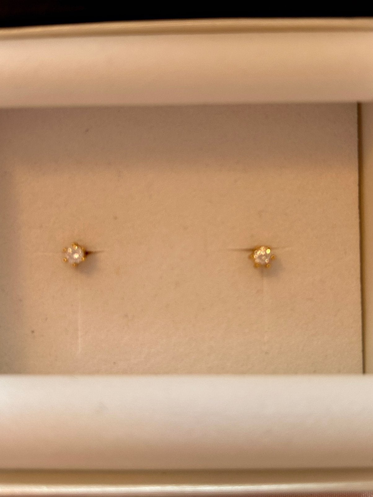18Kt oorstekers met 0,8Ct diamant per stuk., Handtassen en Accessoires, Ophalen, Nieuw, Knopjes of Stekers, Goud