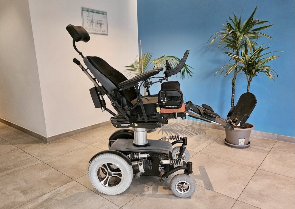 Fauteuil roulant électrique - comme neuf, haut de gamme, Divers, Chaises roulantes, Enlèvement, Comme neuf, Fauteuil roulant électrique
